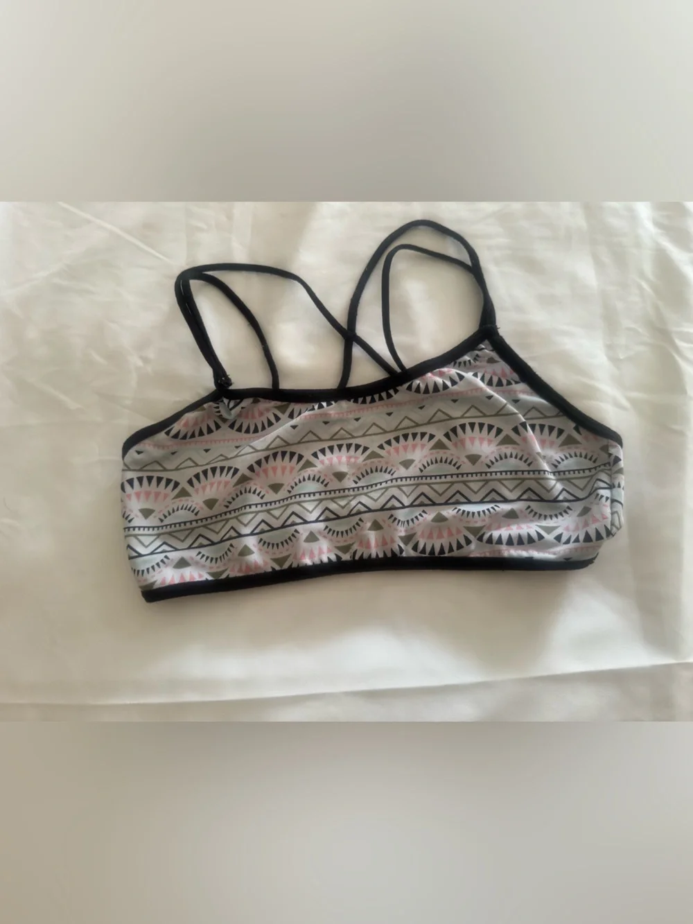 Girls Pack of 4  Seamless Bralette Tops - Pink, Hot Pink, Navy size M